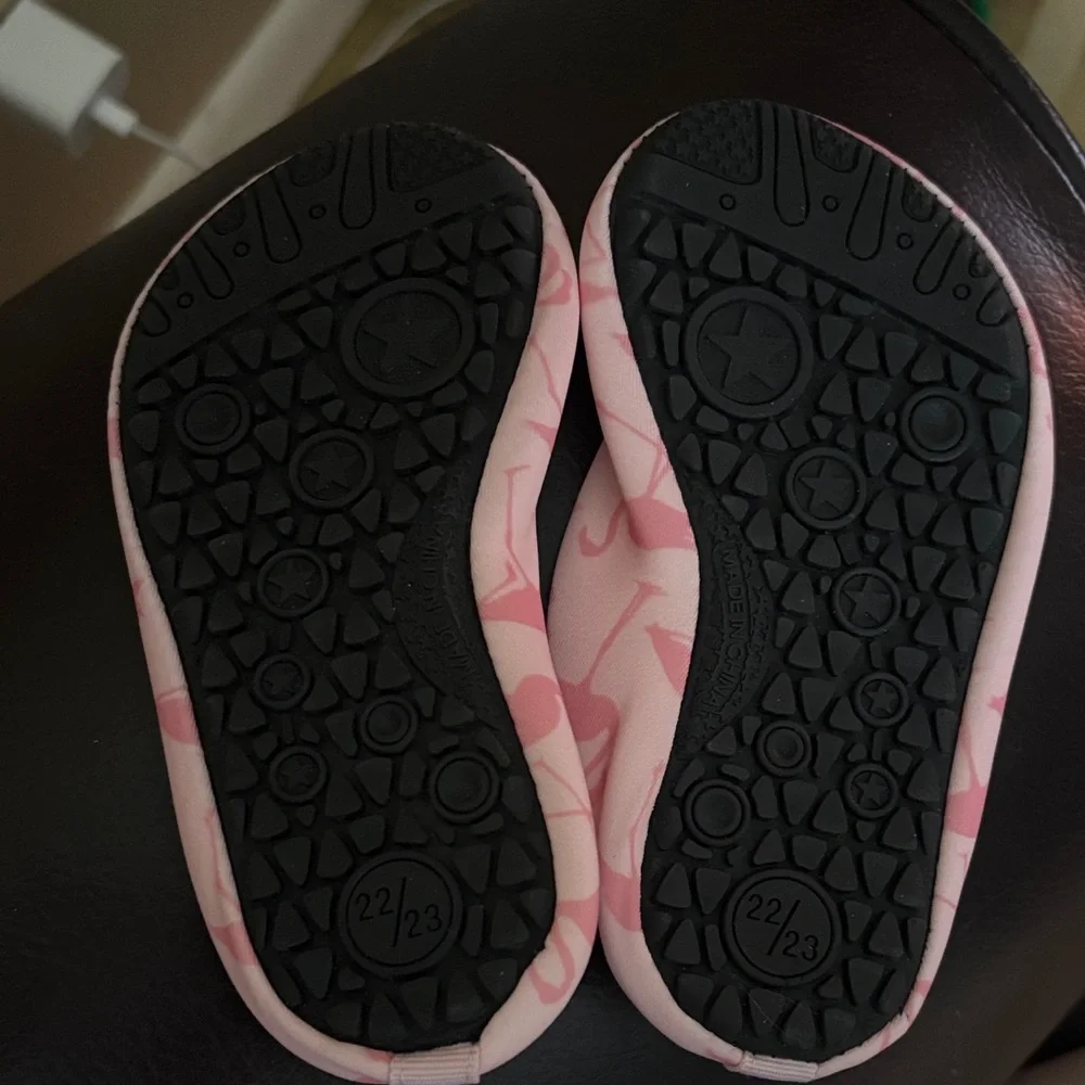 NWOT Pink Flamingo little girls  Water Shoes size 6-7